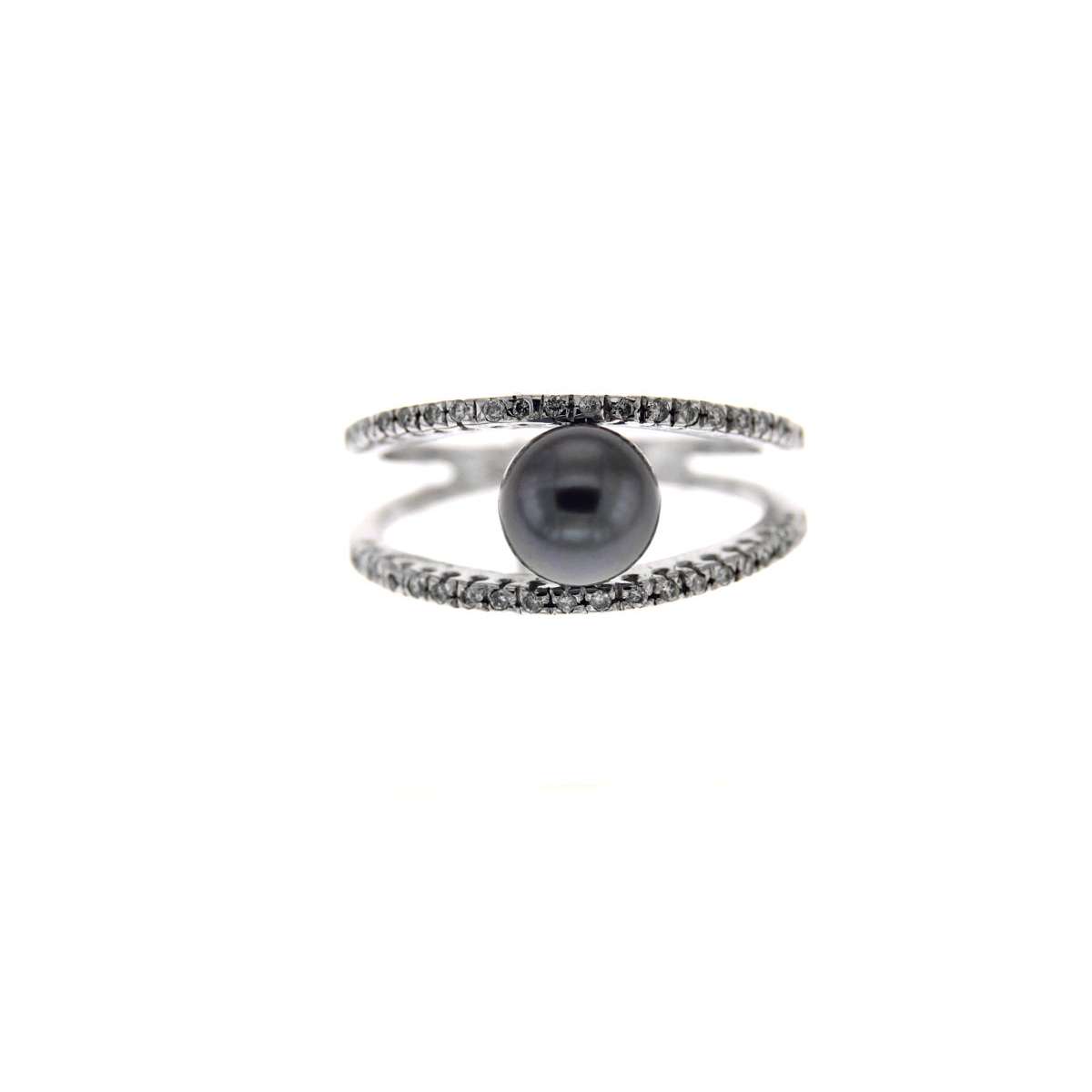 White gold double band ring with black pearl 6.5 7mm in between